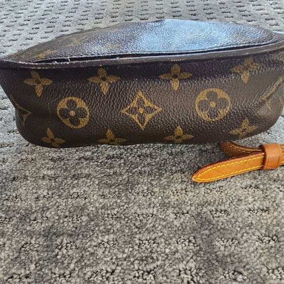 Louis Vuitton Saint Cloud Monogram Crossbody Bag - Picture 6 of 16